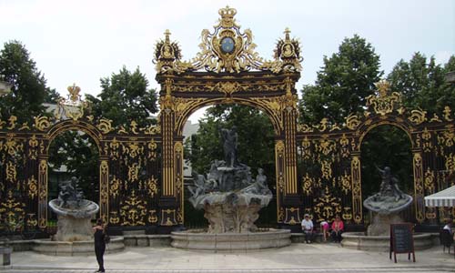 Les magnifiques grilles en ferronnerie de la place Stanislas à Nancy